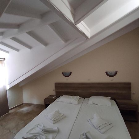 Kavos Plaza Hotel Bagian luar foto