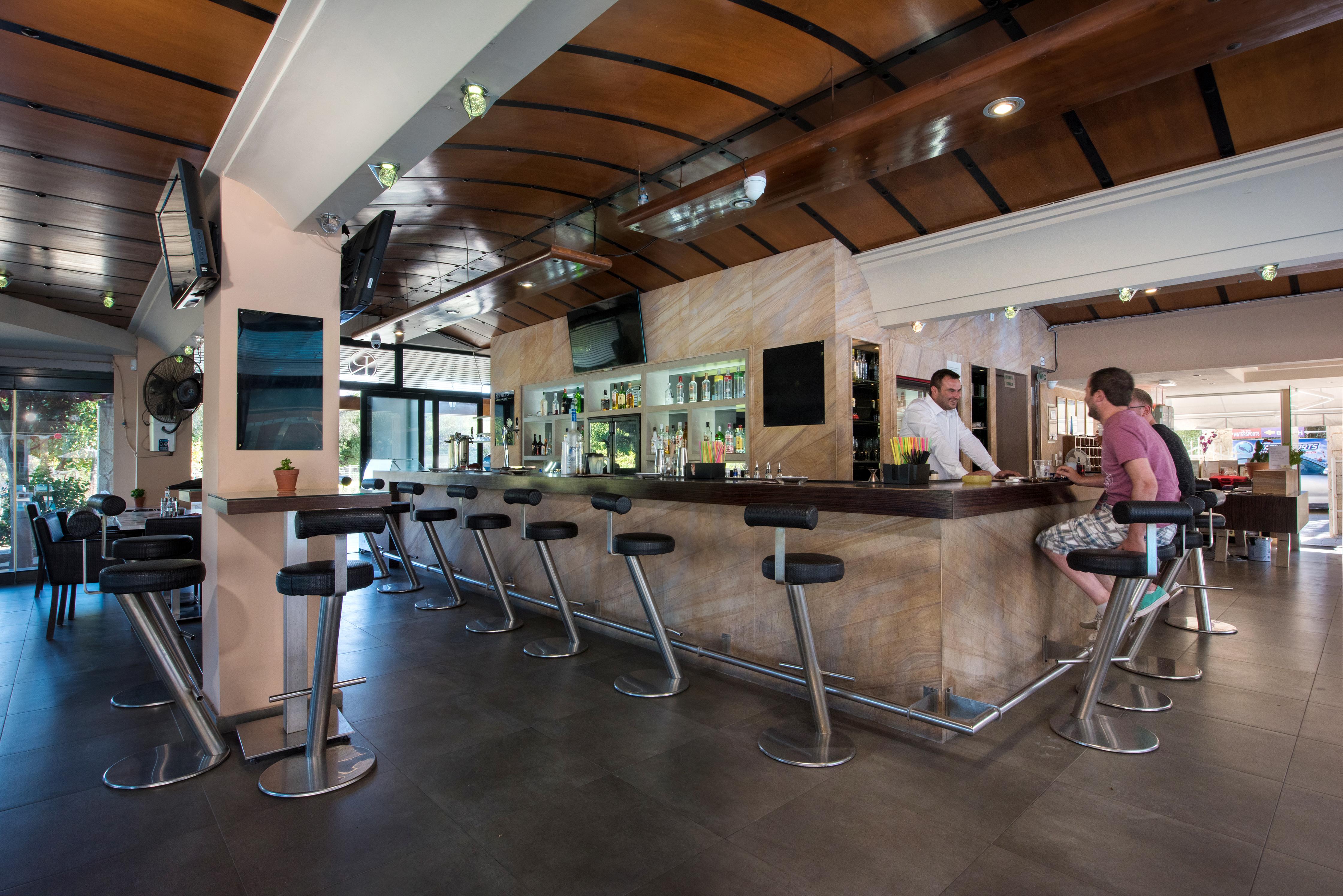 Kavos Plaza Hotel Bagian luar foto