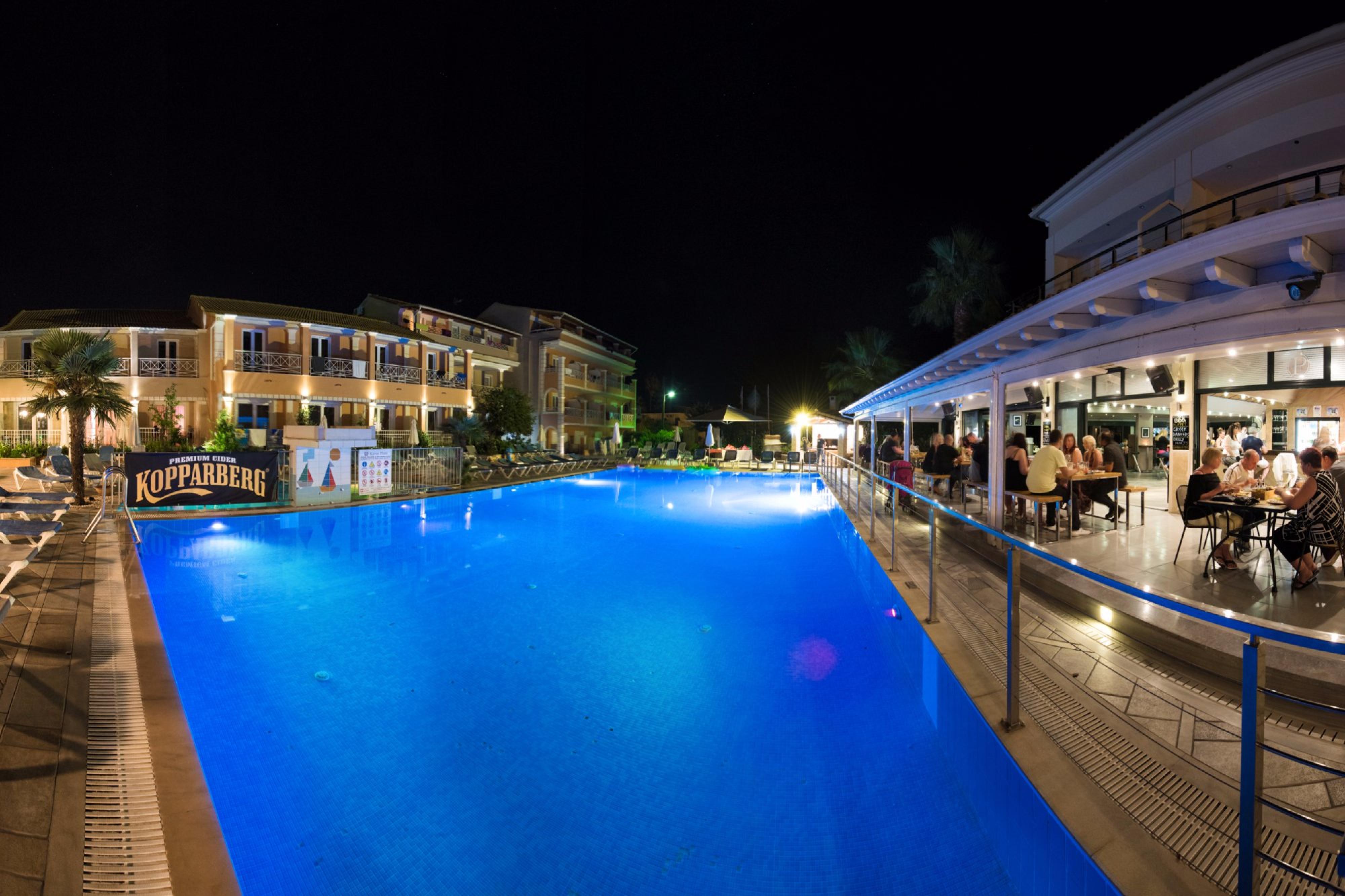 Kavos Plaza Hotel Bagian luar foto