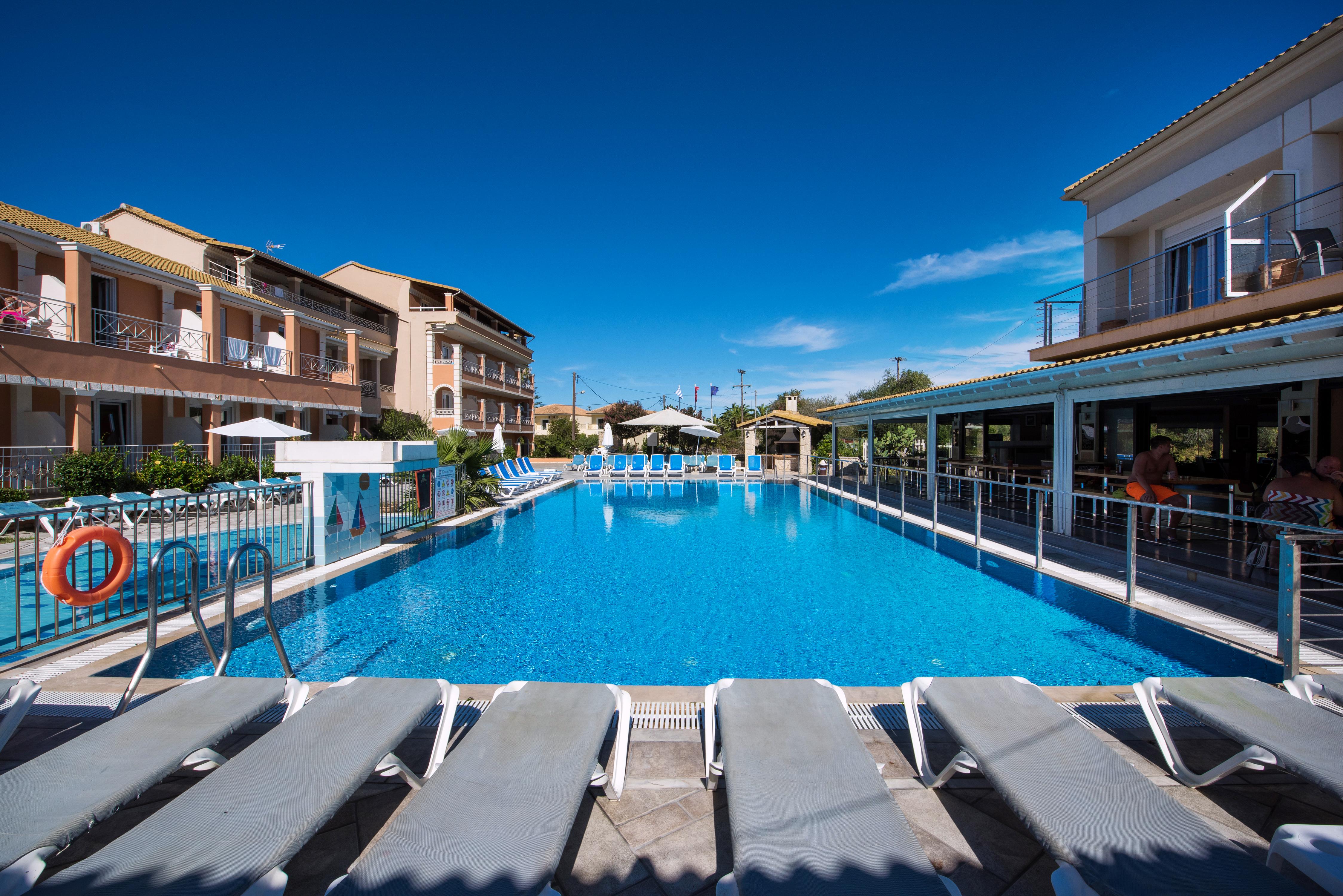 Kavos Plaza Hotel Bagian luar foto
