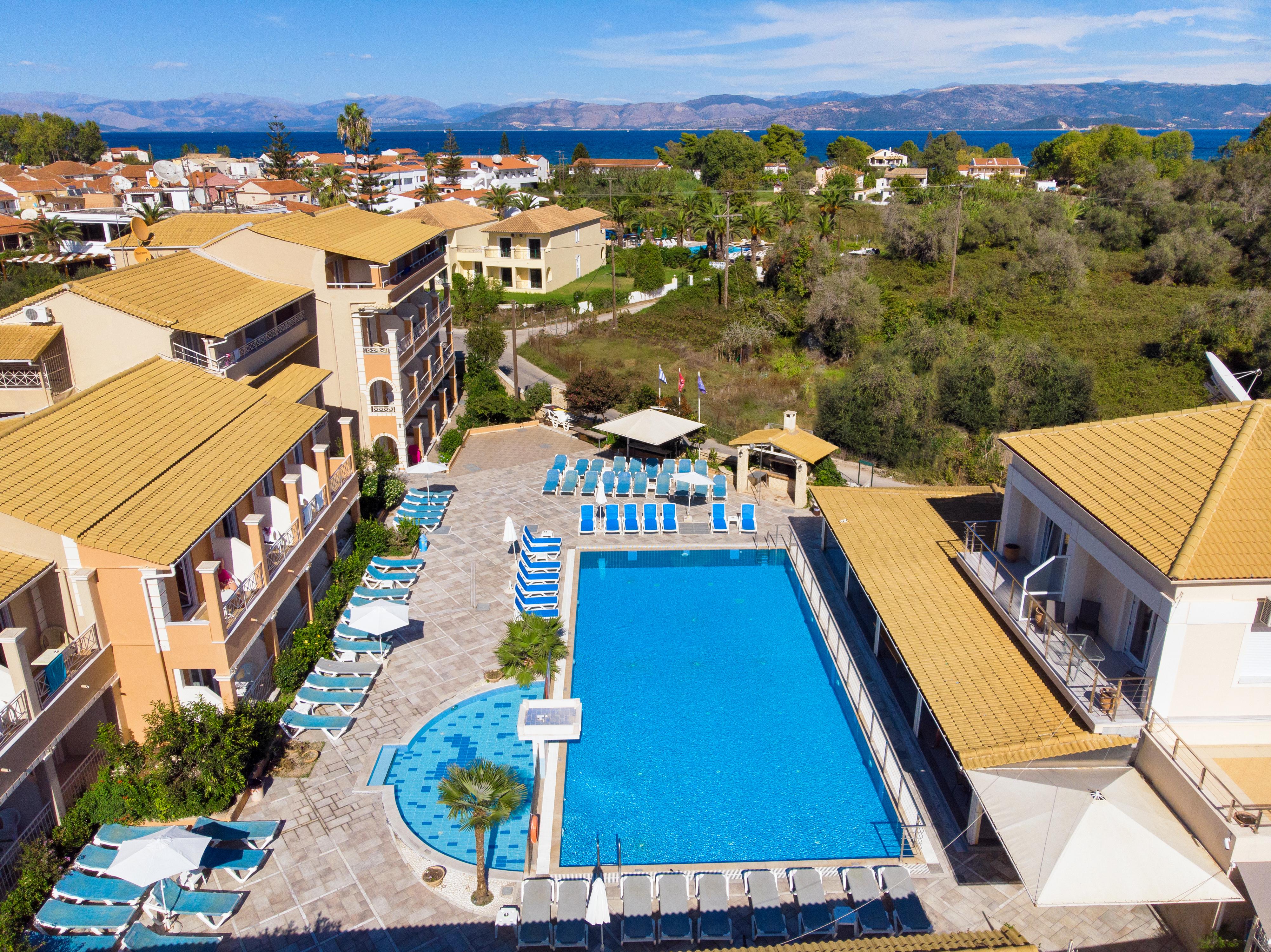 Kavos Plaza Hotel Bagian luar foto