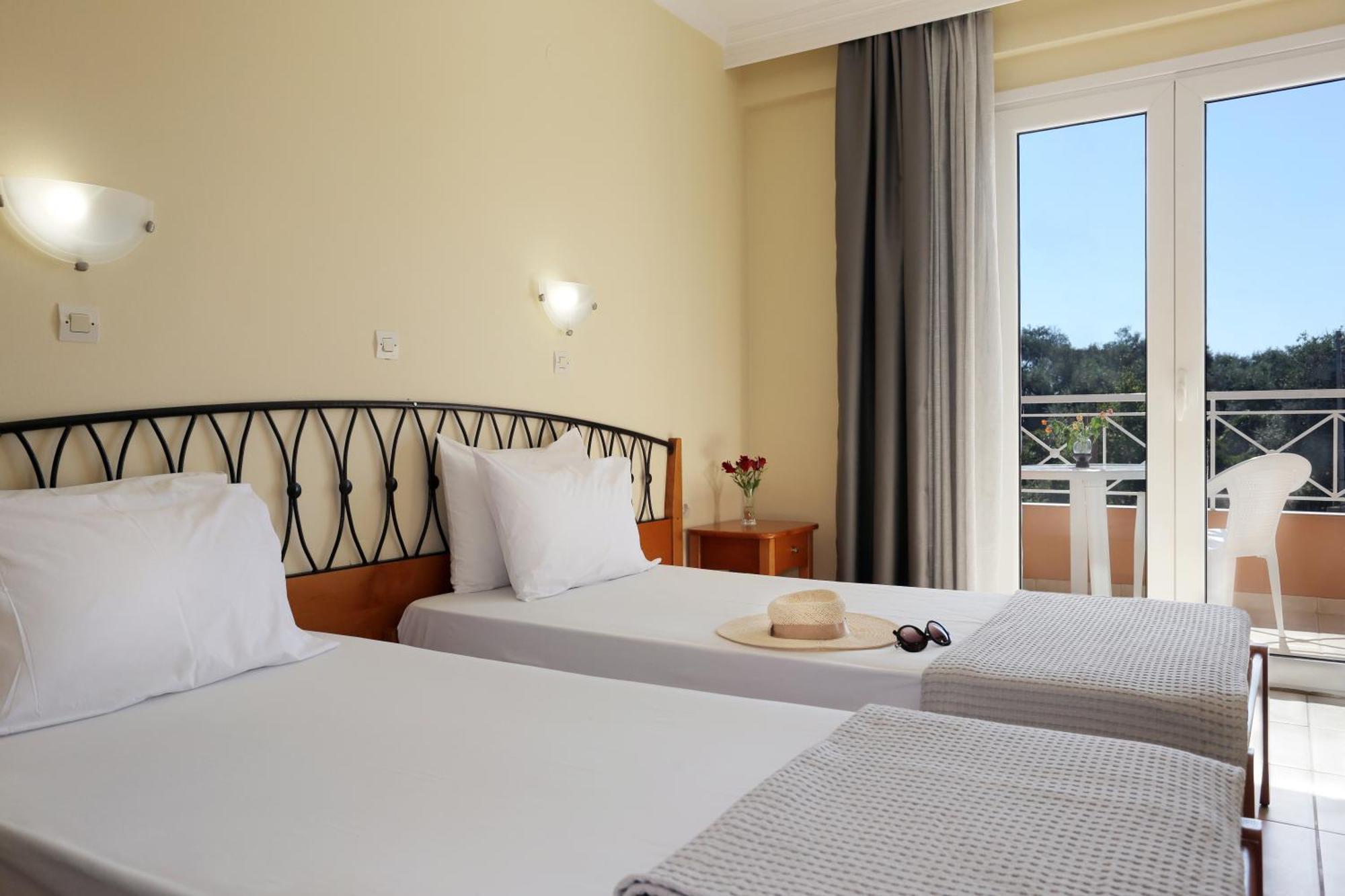 Kavos Plaza Hotel Bagian luar foto