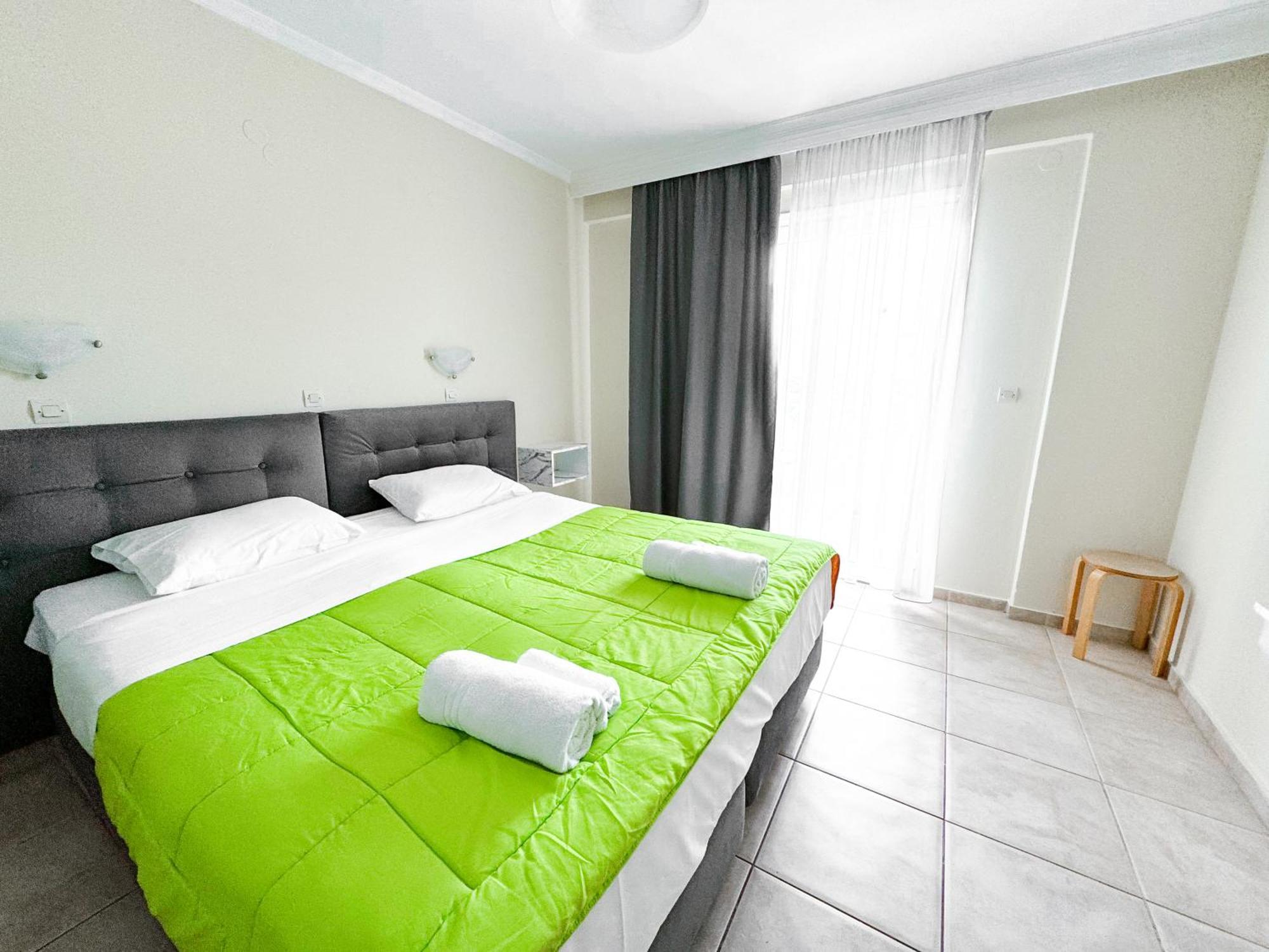 Kavos Plaza Hotel Bagian luar foto