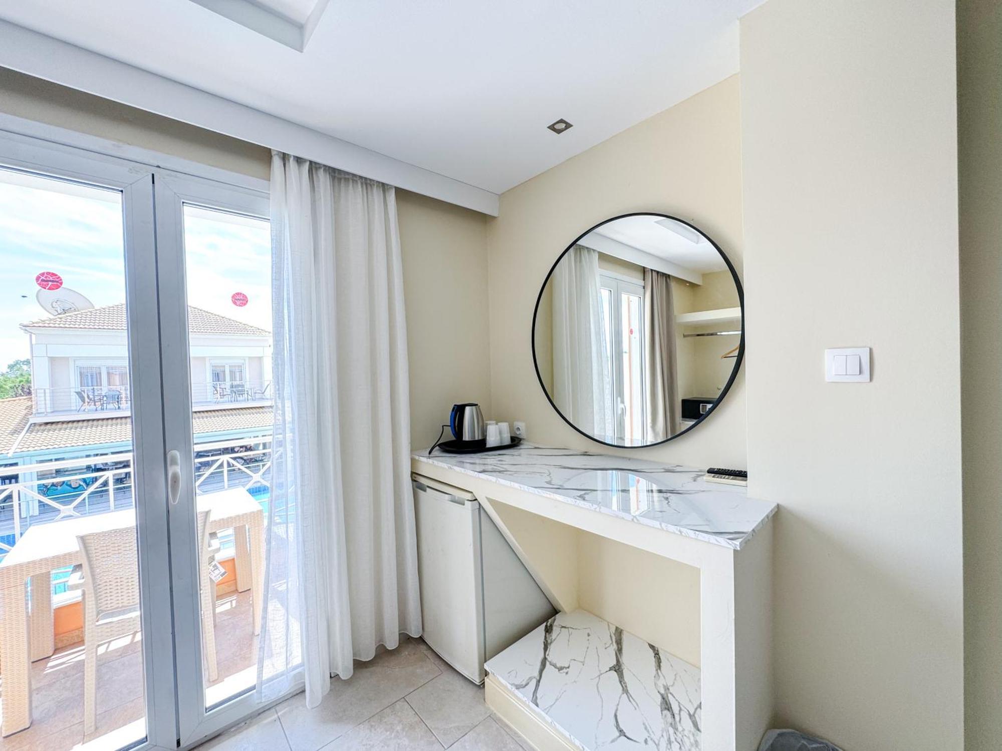 Kavos Plaza Hotel Bagian luar foto