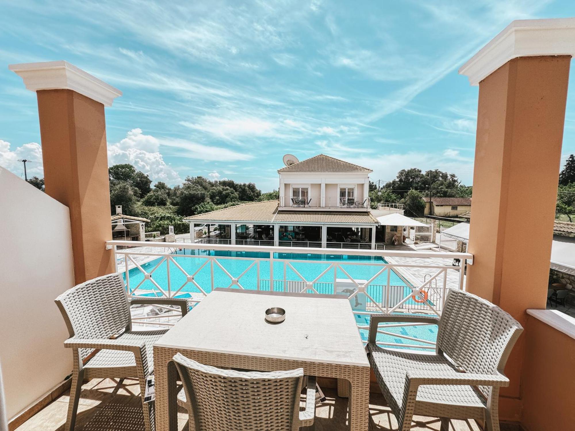 Kavos Plaza Hotel Bagian luar foto