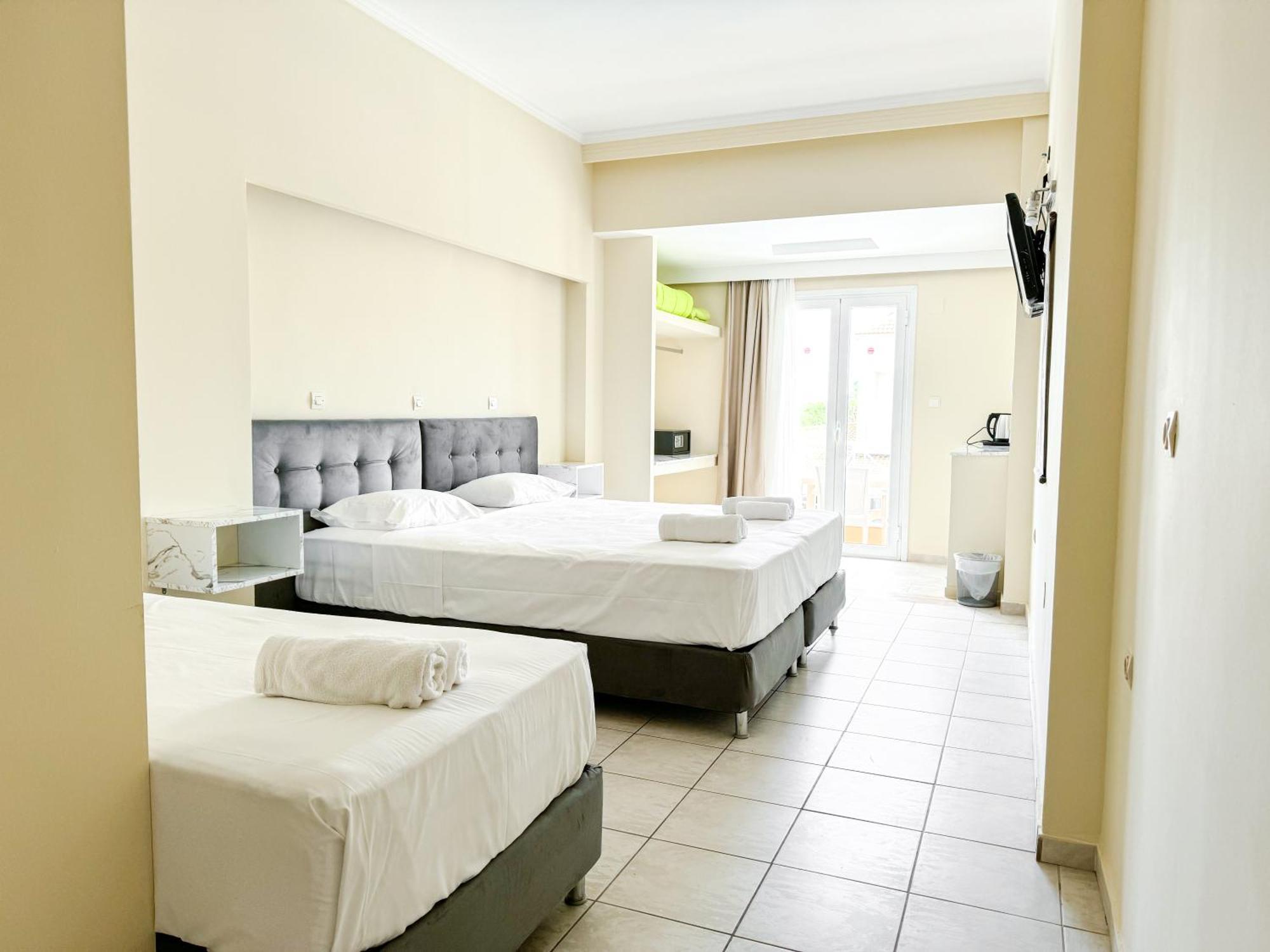 Kavos Plaza Hotel Bagian luar foto